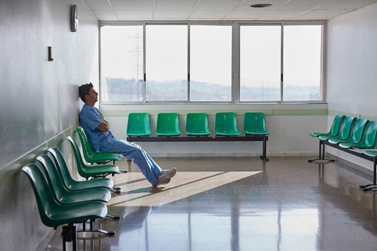 Is the waiting game. Комната ожидания в больнице. Waiting Room Clinic. The waiting Room. Hospital waiting Room.